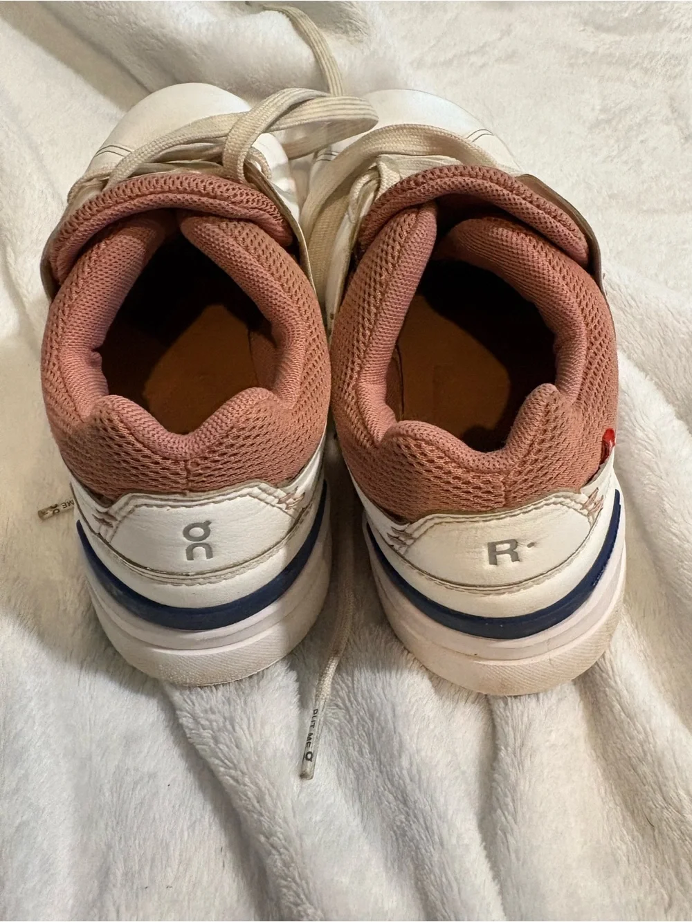 Women White Casual Sneakers with Rust Collar
